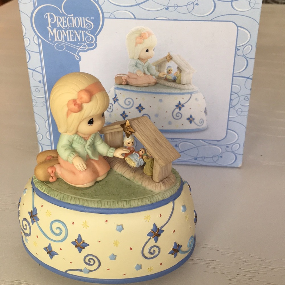 Precious Moments Girl Nativity Musical 2008 New